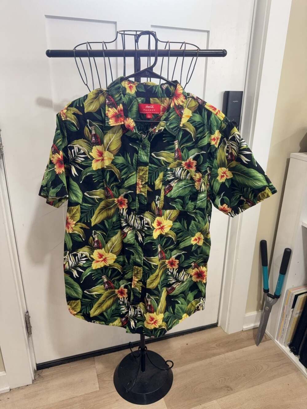 Coca-Cola PacSun Tropical Floral Button Down Shirt Size L